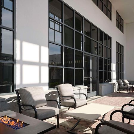 Отель Hilton New Orleans Airport Кеннер Экстерьер фото