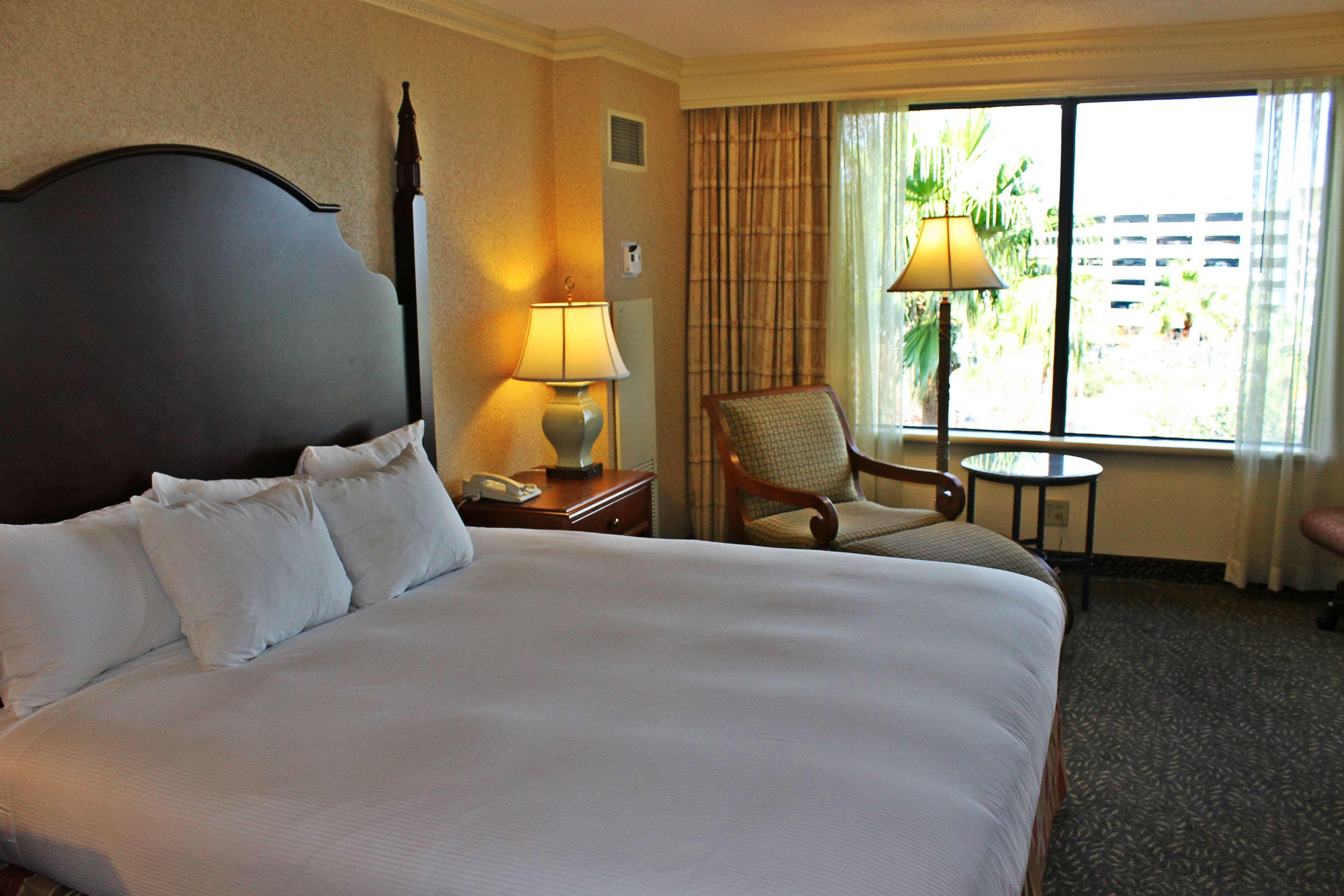 Отель Hilton New Orleans Airport Кеннер Экстерьер фото