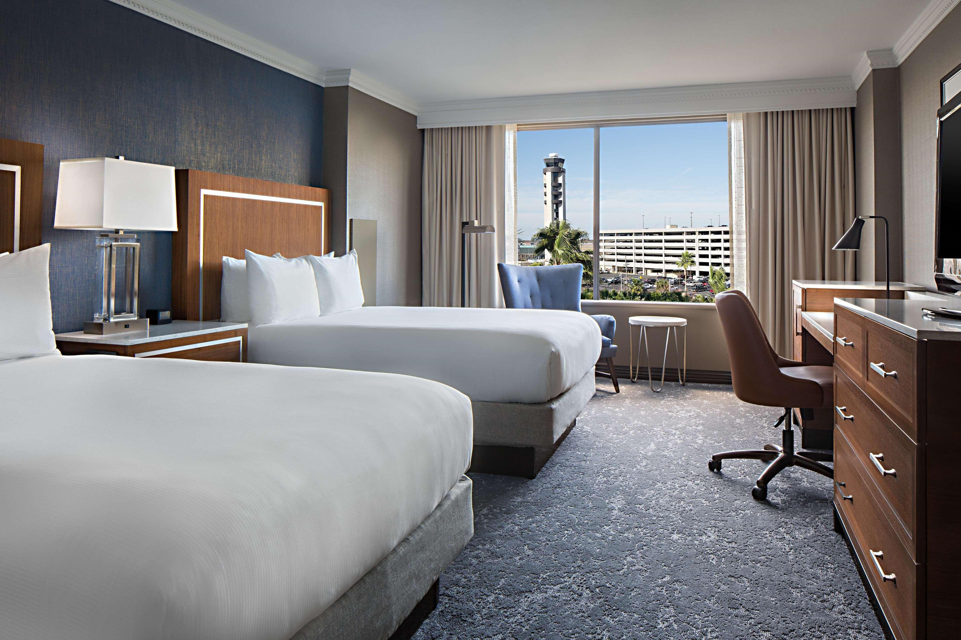 Отель Hilton New Orleans Airport Кеннер Экстерьер фото