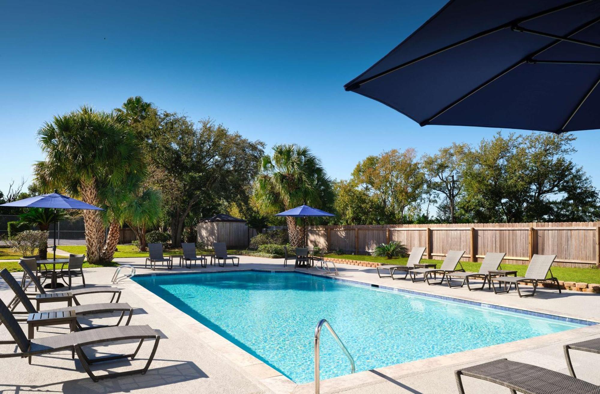 Отель Hilton New Orleans Airport Кеннер Экстерьер фото