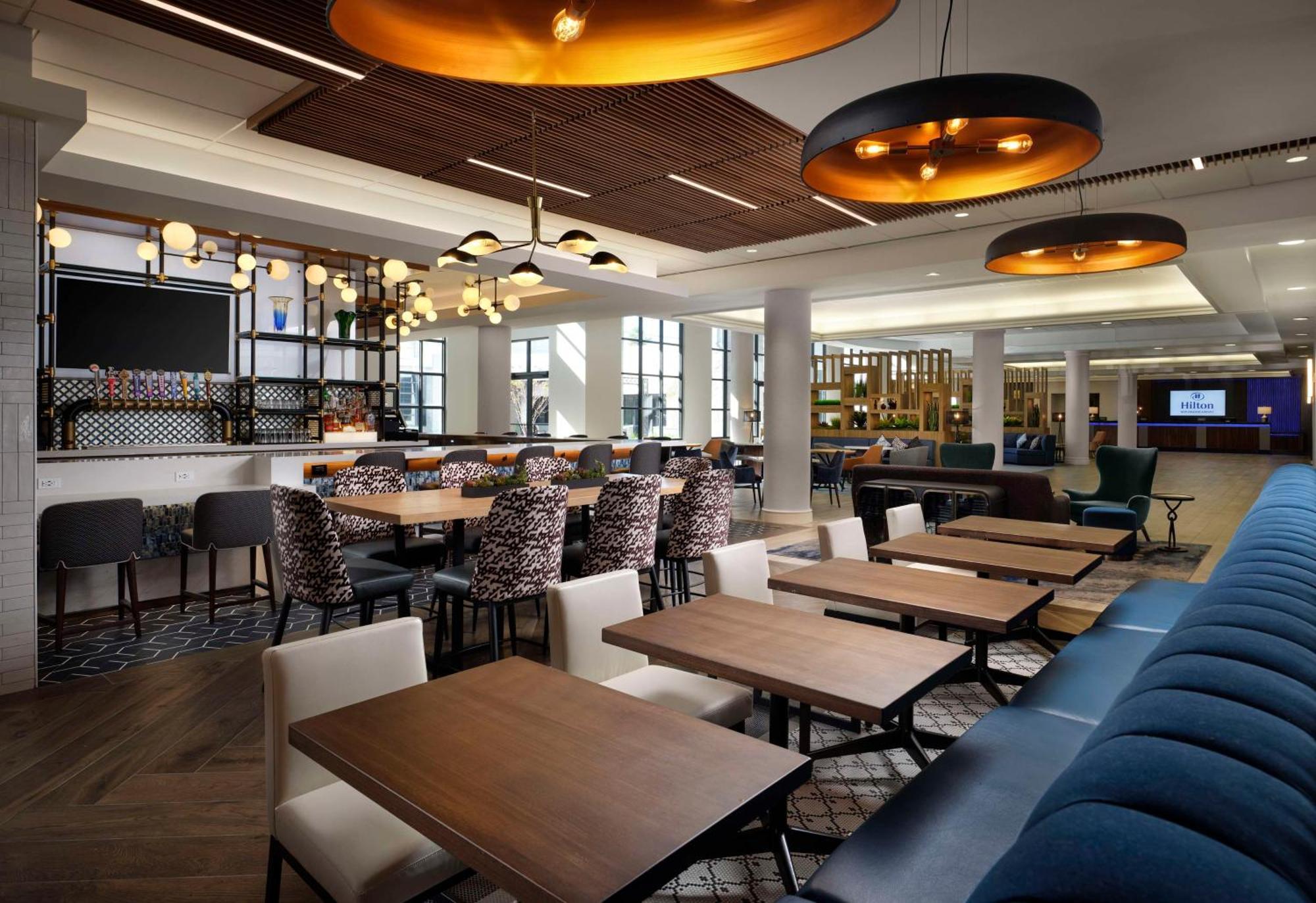 Отель Hilton New Orleans Airport Кеннер Экстерьер фото