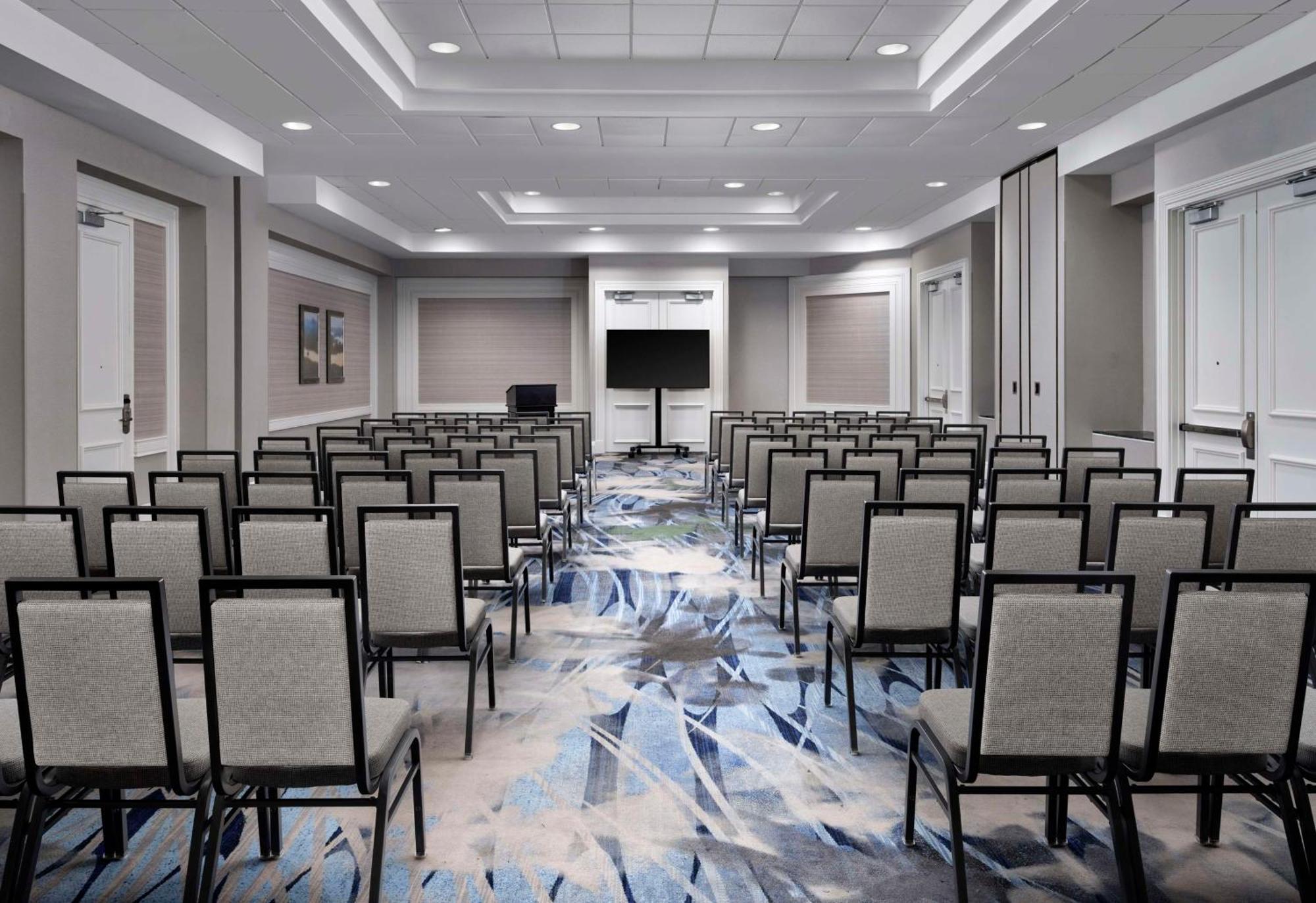 Отель Hilton New Orleans Airport Кеннер Экстерьер фото