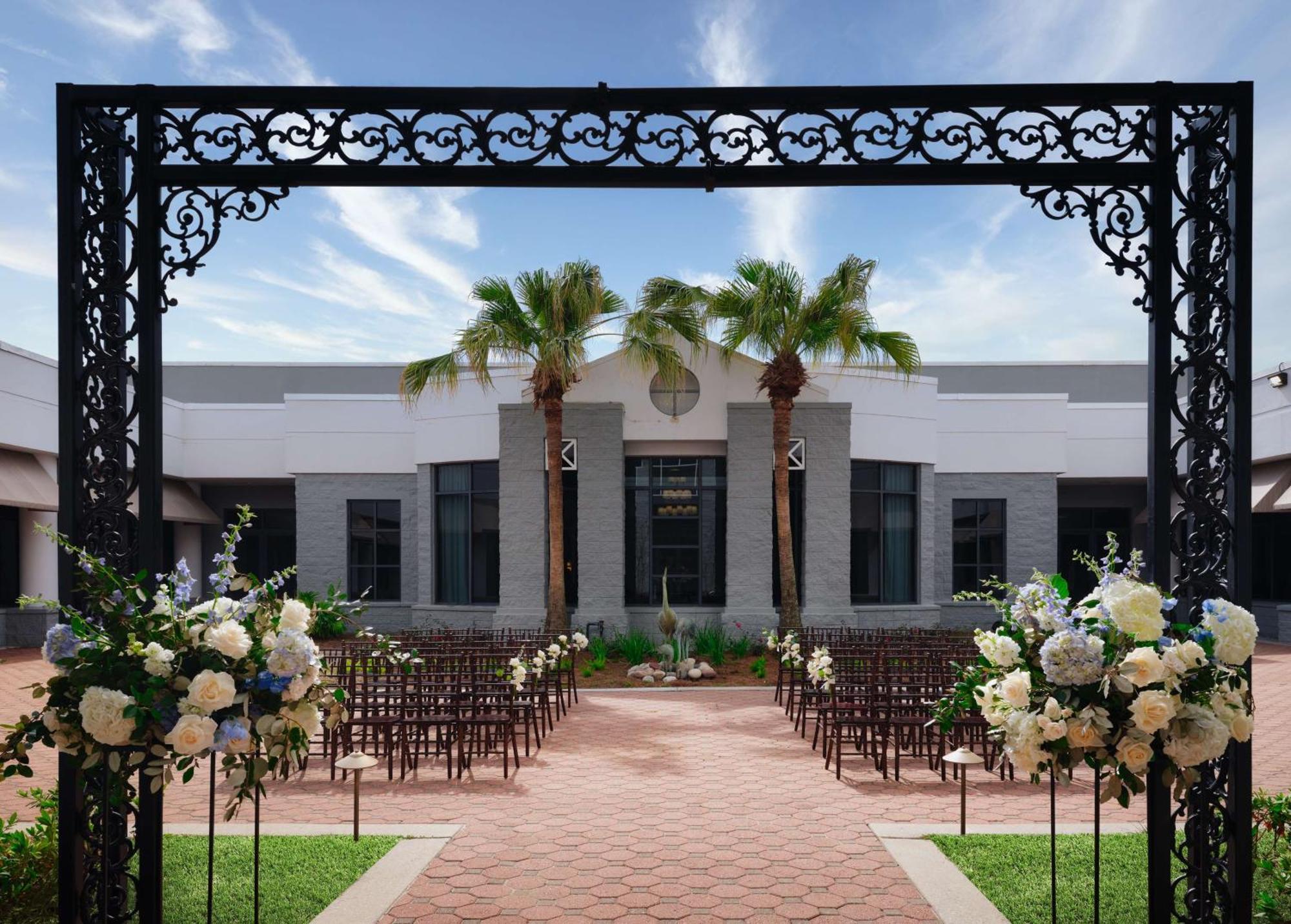 Отель Hilton New Orleans Airport Кеннер Экстерьер фото