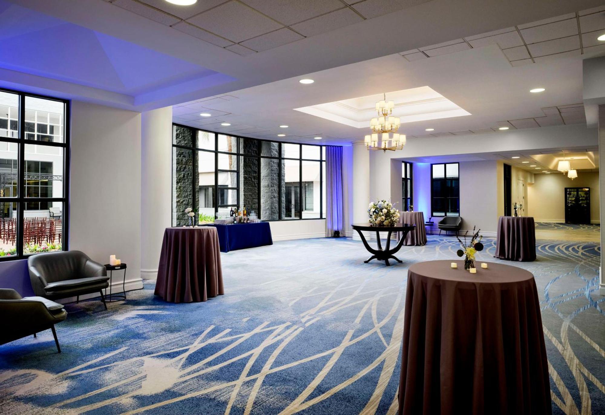 Отель Hilton New Orleans Airport Кеннер Экстерьер фото