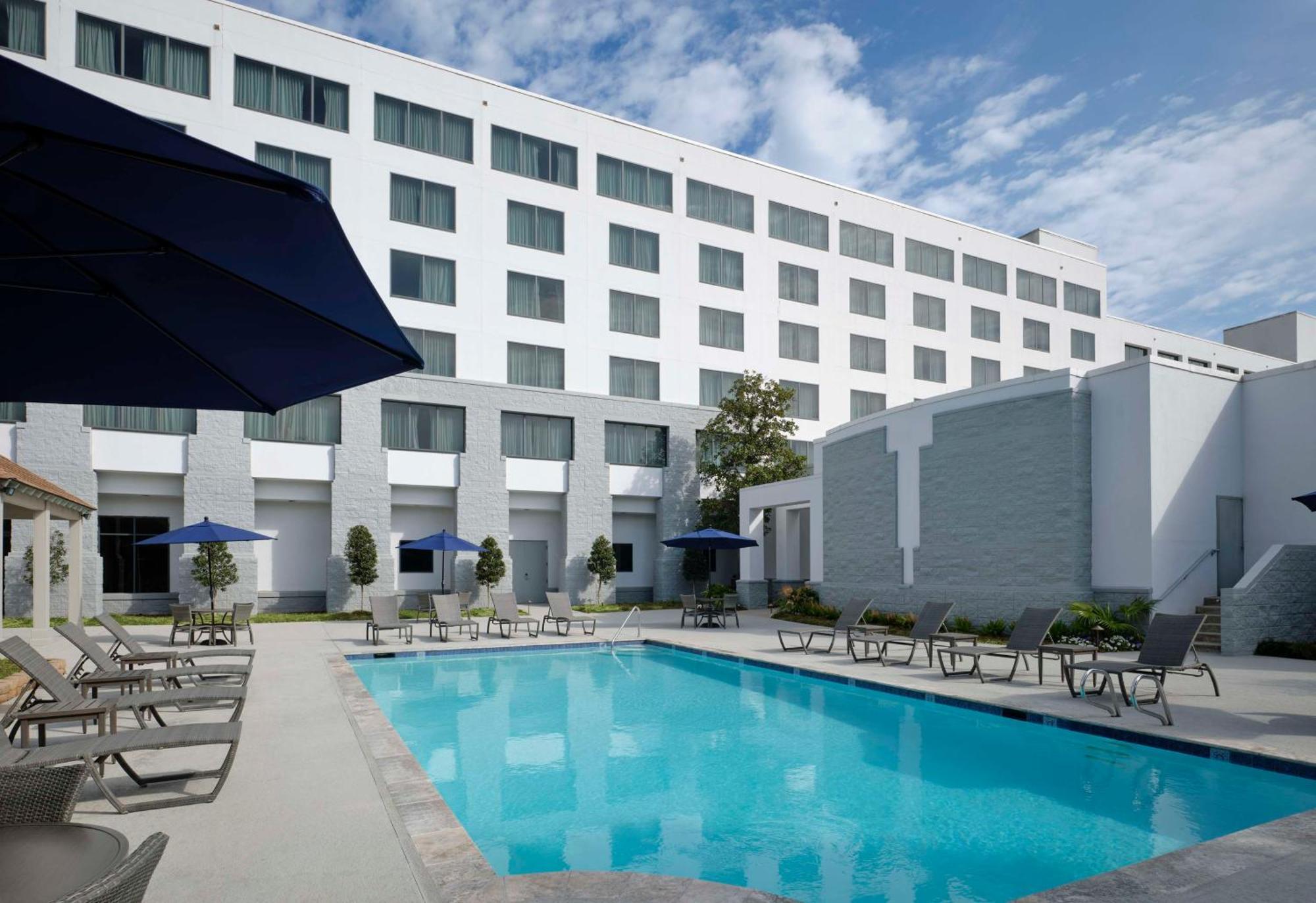 Отель Hilton New Orleans Airport Кеннер Экстерьер фото