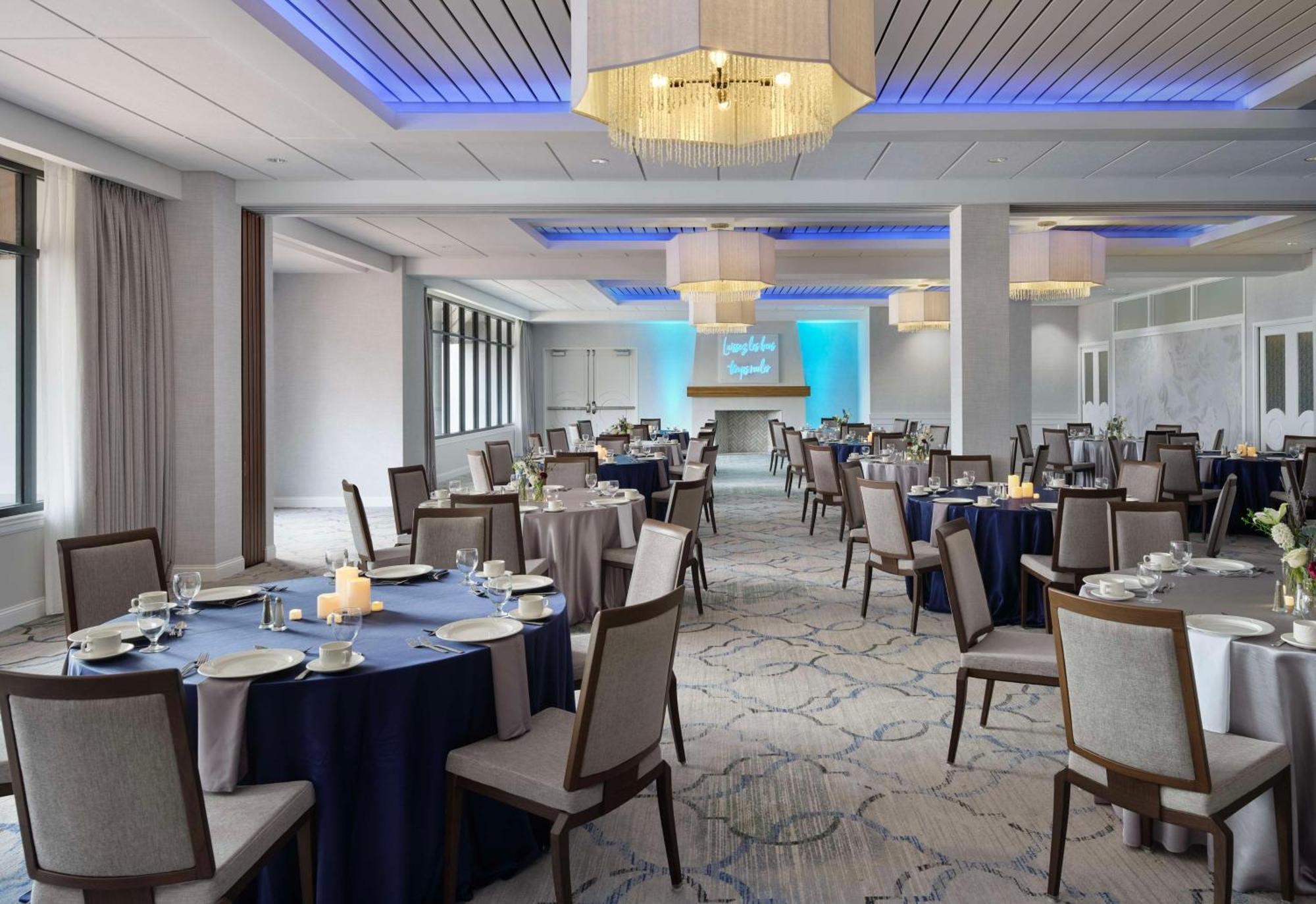 Отель Hilton New Orleans Airport Кеннер Экстерьер фото