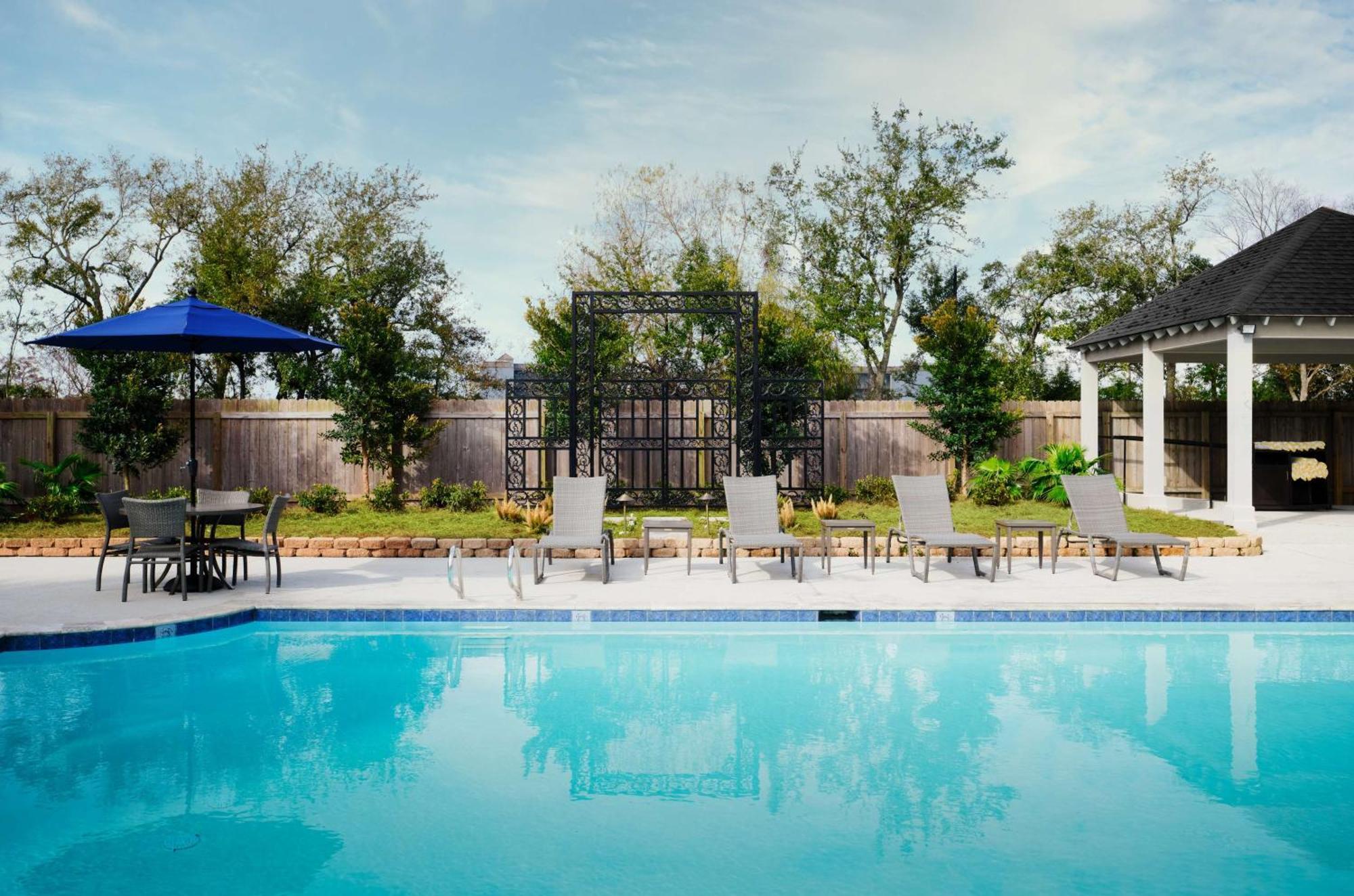 Отель Hilton New Orleans Airport Кеннер Экстерьер фото