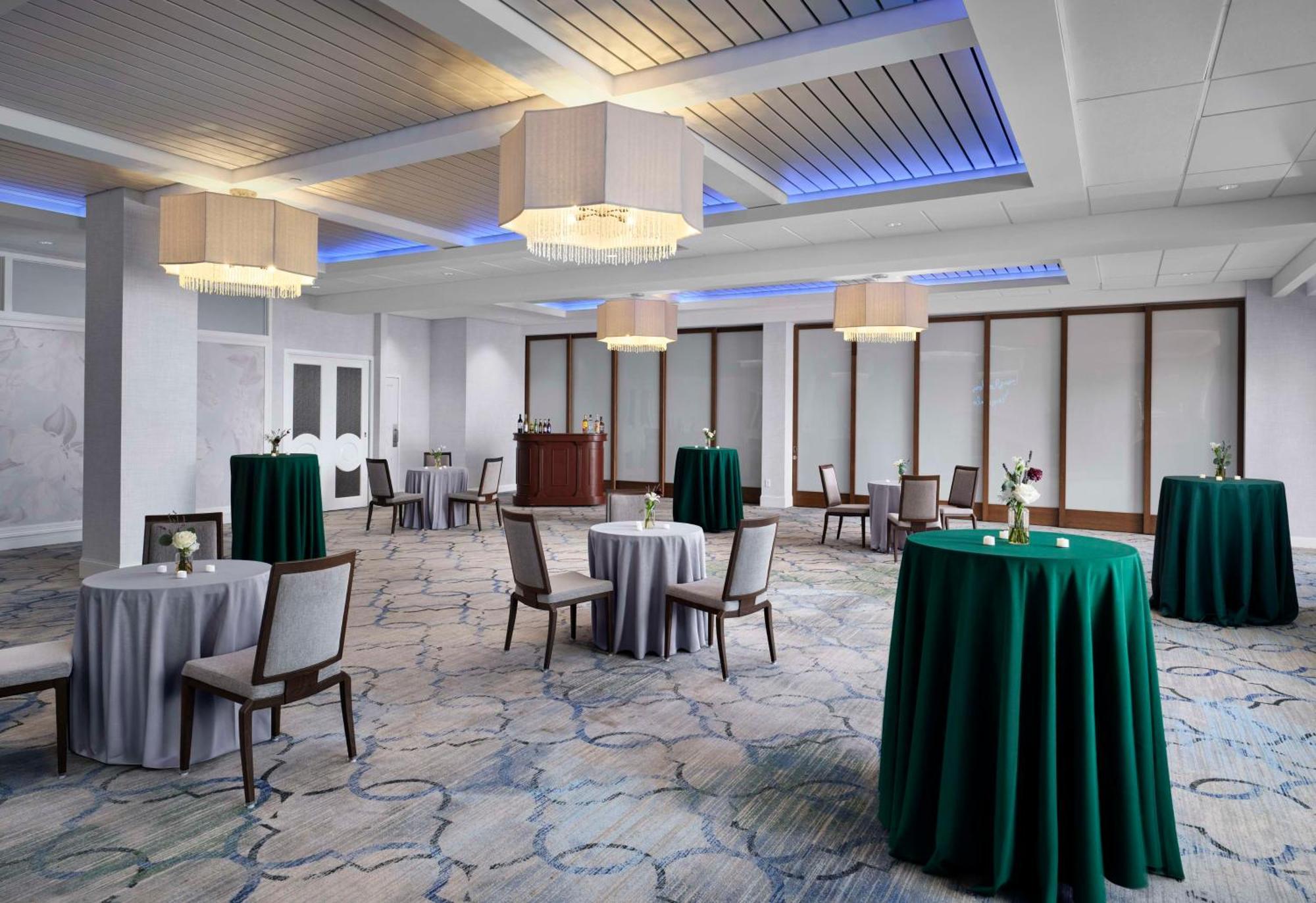 Отель Hilton New Orleans Airport Кеннер Экстерьер фото